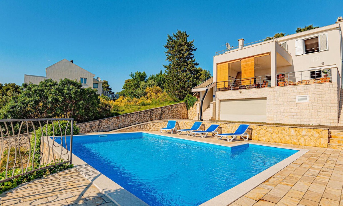 Zaboric House | Beach front home in Zaboric