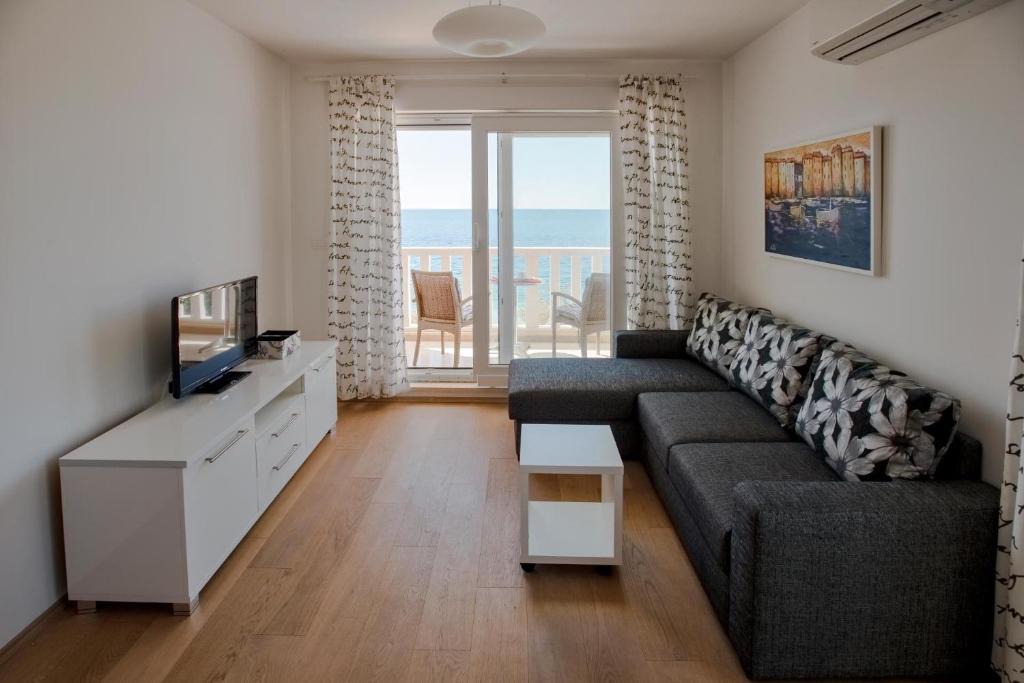 Ivan Dolac Apartment | Beach Stay Apartment Ivon
