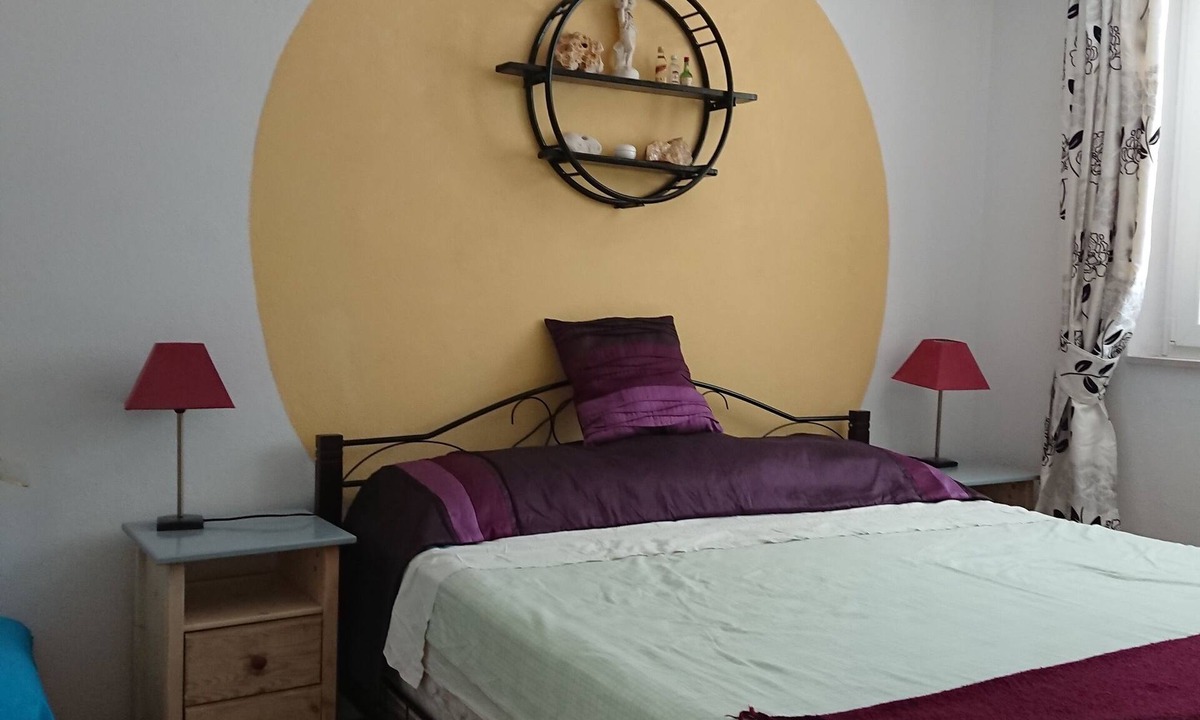 Cove Tri Zala (Zrnovo) Cottage | Beachfront holiday retreat with pristine sea views offering comfort and nature.
