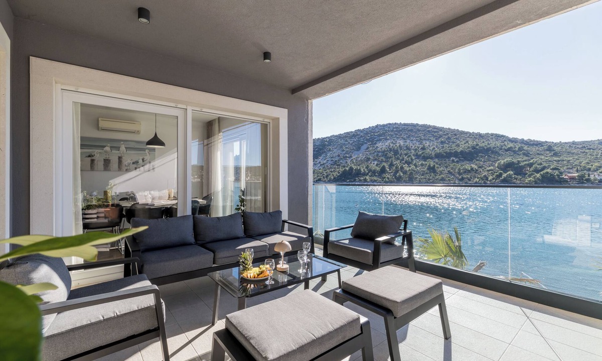 Vinisce Villa | Beachfront luxury villa Vinisce