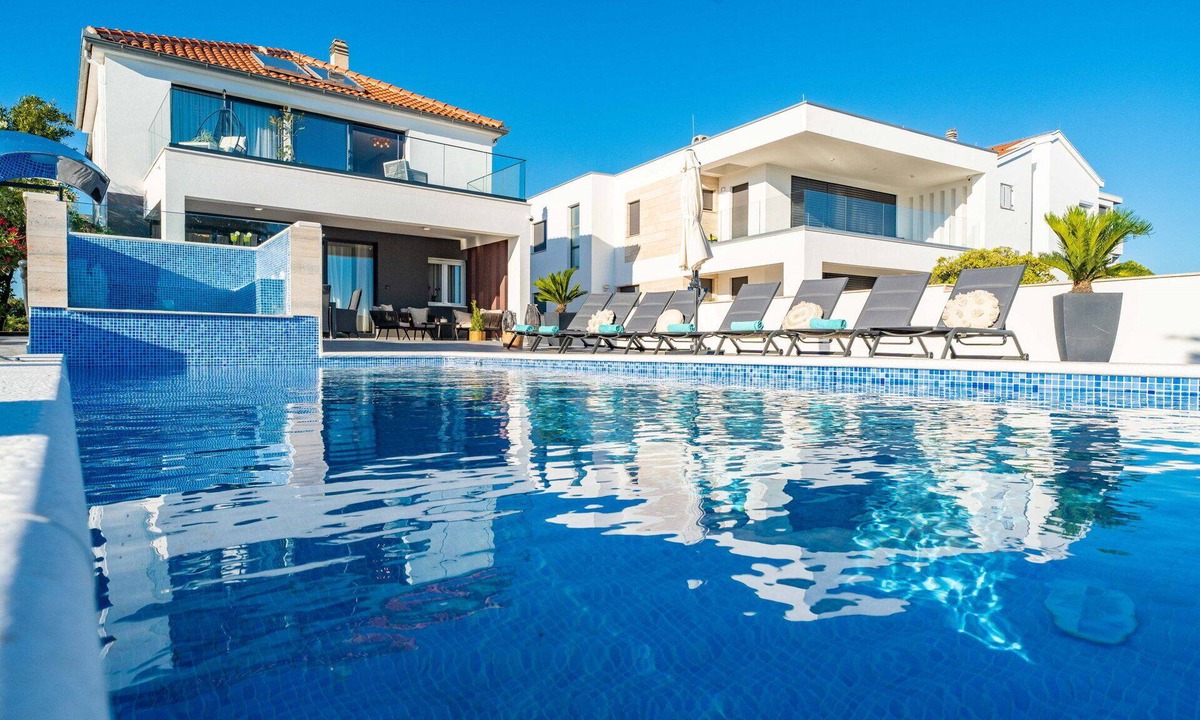 Sukosan Villa | Beachfront Villa Blue Melody with Pool