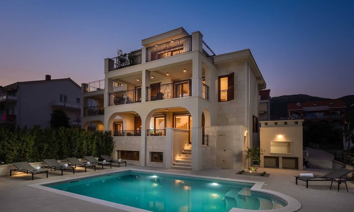Kastel Stari Villa | Beachfront Villa Armeria with Pool