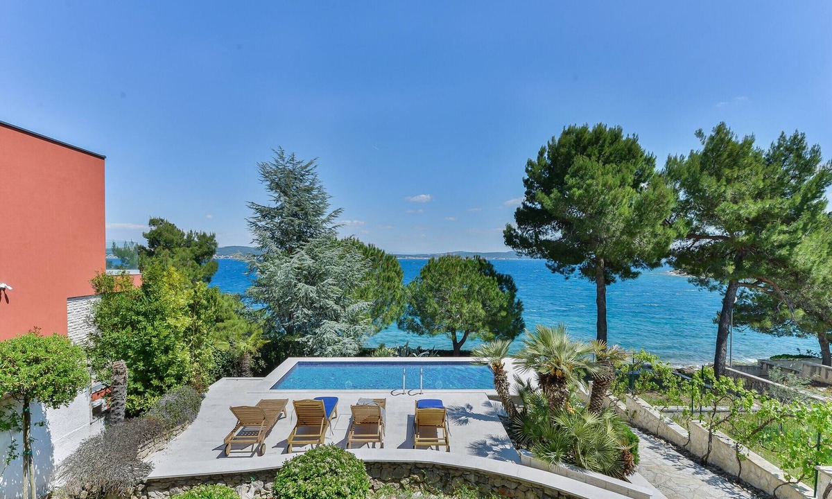 Kukljica Villa | Beachfront Villa Mediterranea with pool and sea view