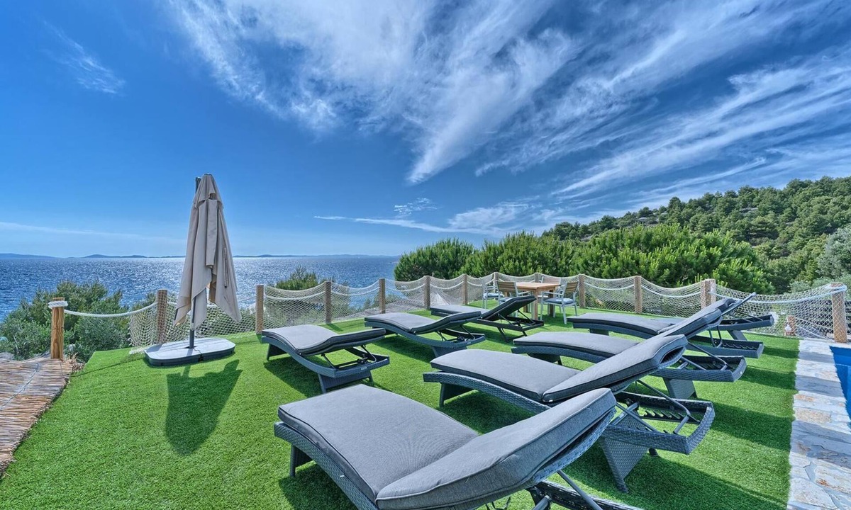 Jezera Villa | Beachfront Villa New Horizons II