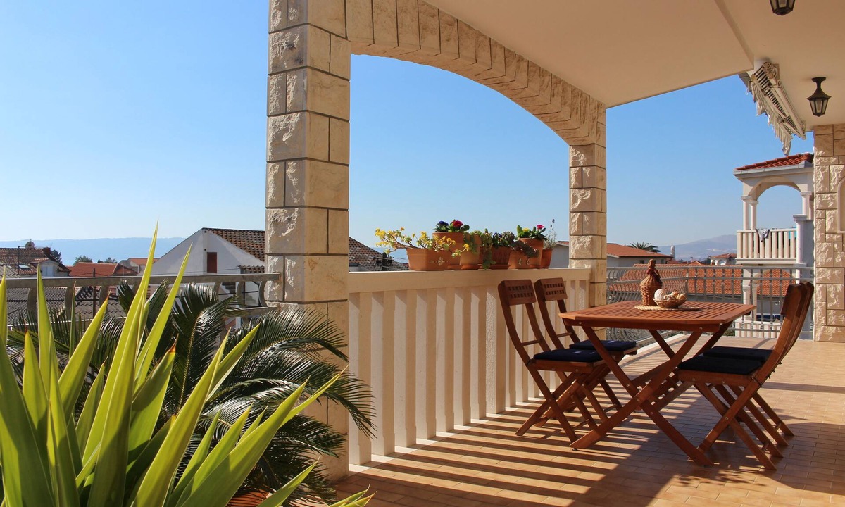 Kastel Stari Apartment | Beachside Apartment/Big Balcony/Parking/Near Split