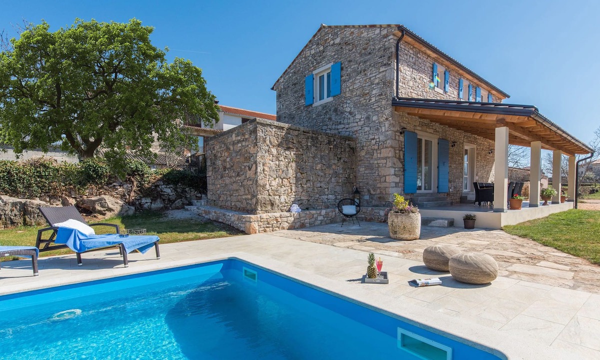 Sveti Lovrec Cottage | Beautiful stone house with large garden (600 m2) and private pool