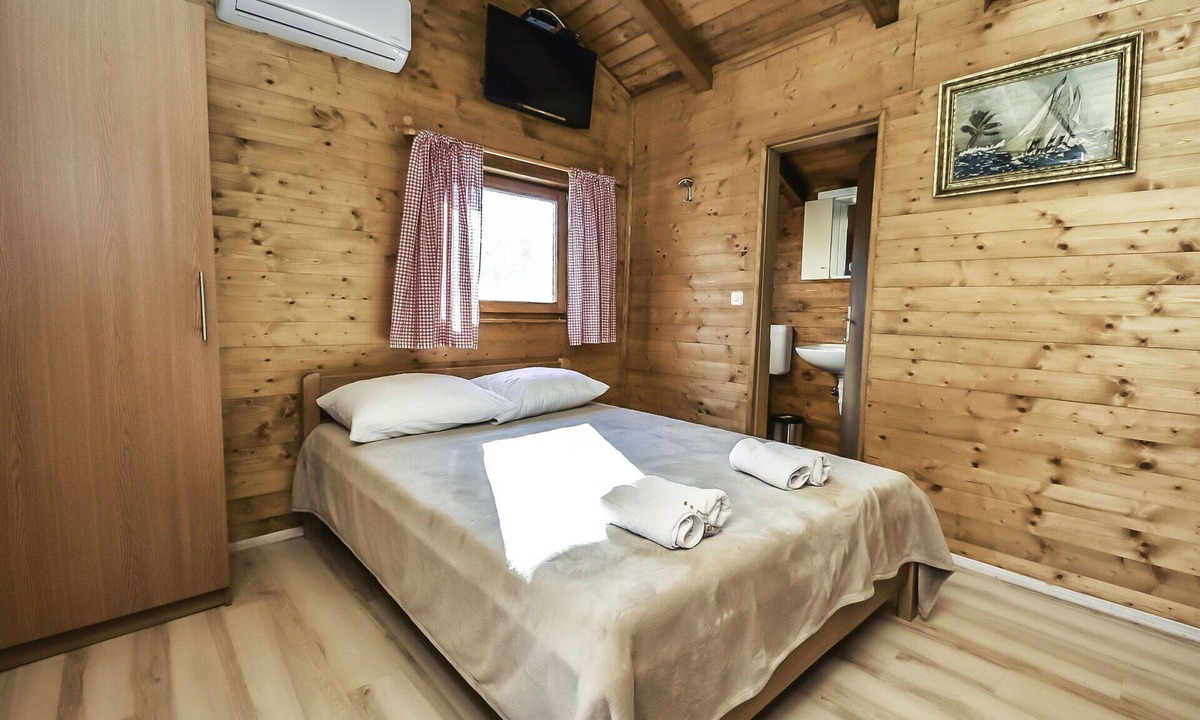 Krusevo House | Beautiful apartment in villa for 2 guests with WIFI, A/C, TV and terrace