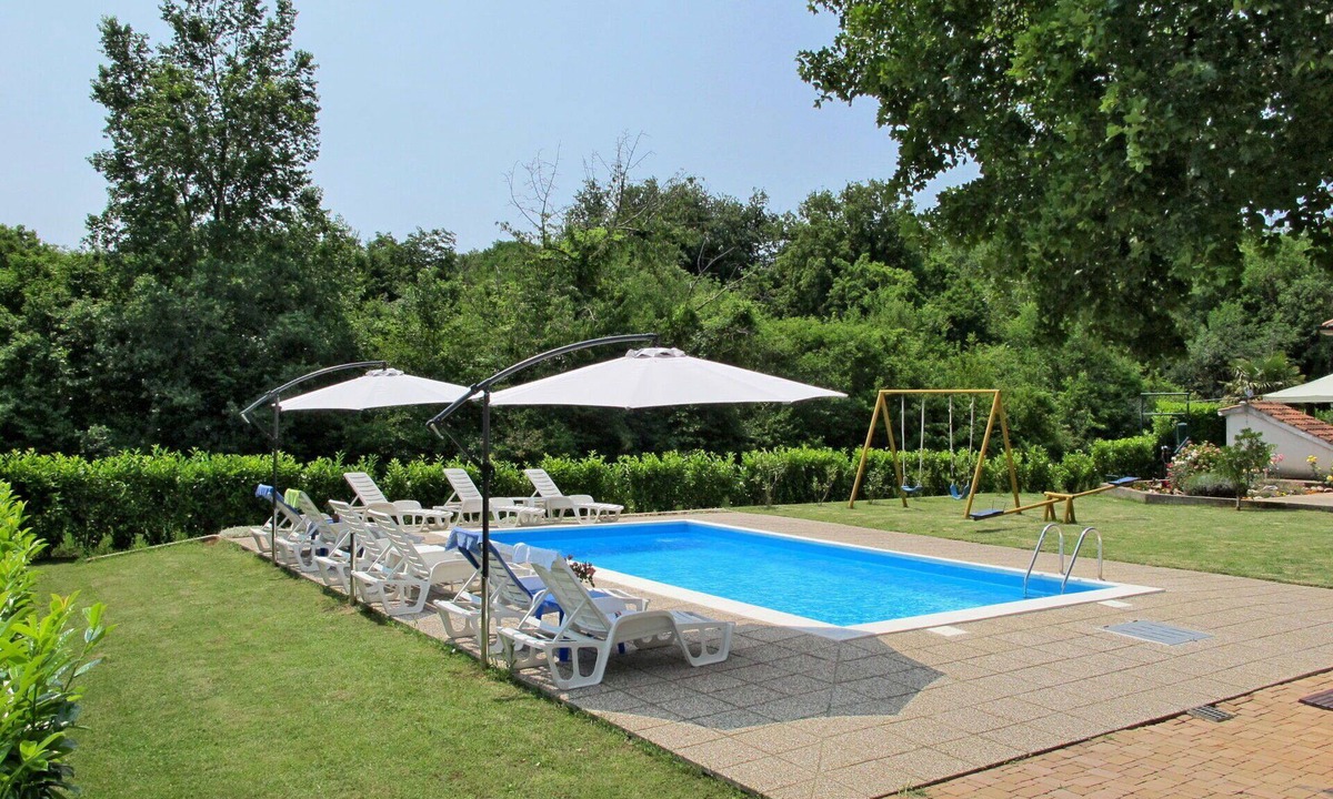 Sveti Vid Dobrinjski Apartment | Beautiful apartment for 4 guests with A/C, pool, WIFI, TV, patio and pets allowed