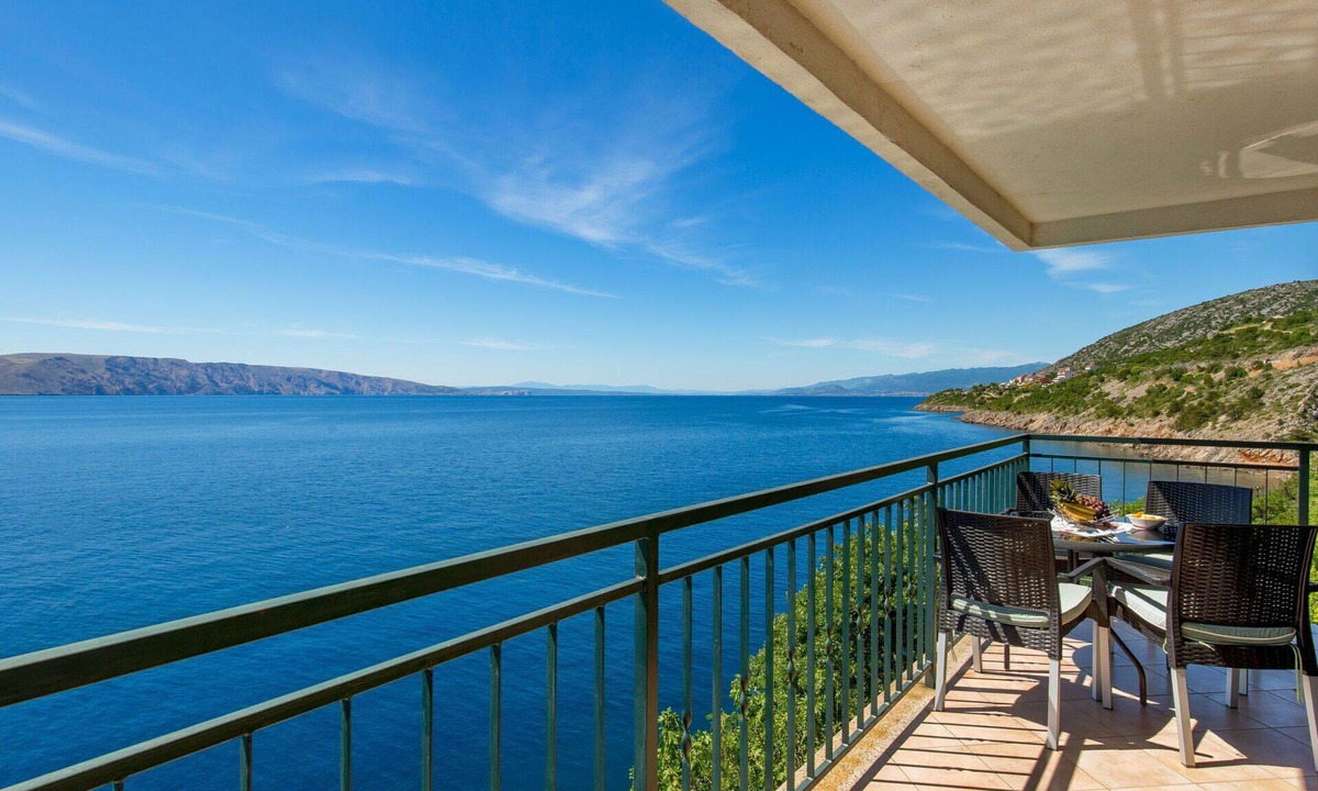 Vratarusa Apartment | Beautiful apartment for 5 guests with pool, A/C, WIFI, TV, terrace and pets allowed