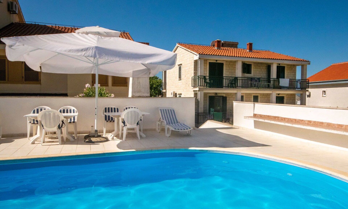Stankovici Apartment | Beautiful apartment for 4 guests with pool, A/C, WIFI, terrace, pets allowed and panoramic view