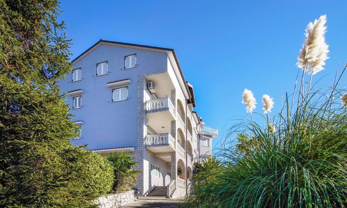 Rubesi Apartment | Beautiful apartment for 4 guests with WIFI, pool, A/C, TV and balcony
