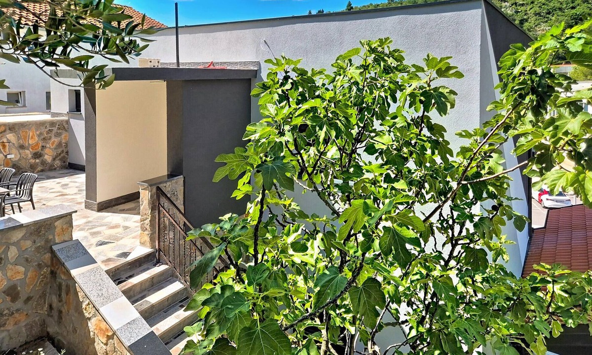 Obrovac Apartment | Beautiful apartment in Obrovac with WiFi
