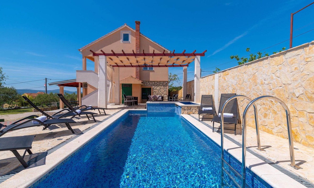 Sveti Filip i Jakov House | Beautiful home in Sveti Filip i Jakov