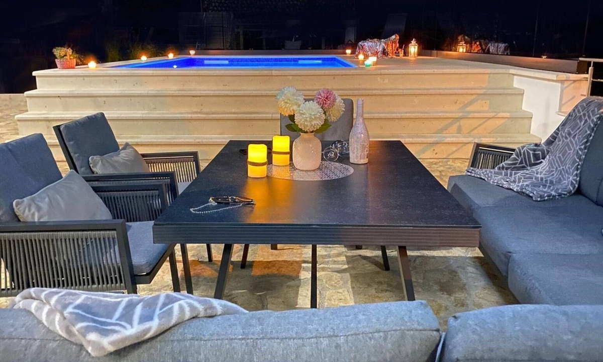 Bilice House | Beautiful holiday home with pool and sea views