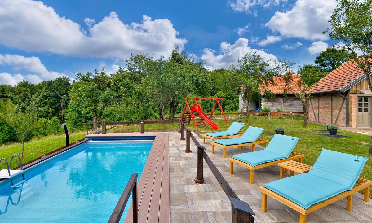 Sveti Ivan Zelina House | Beautiful home in Sveti Ivan Zelina with sauna
