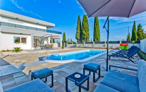 Bogomolje House | Beautiful Home In Bogomolje