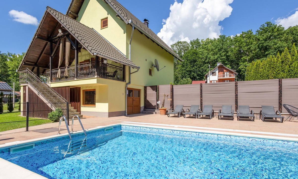 Brestovac House | Beautiful home in Brestovac with sauna
