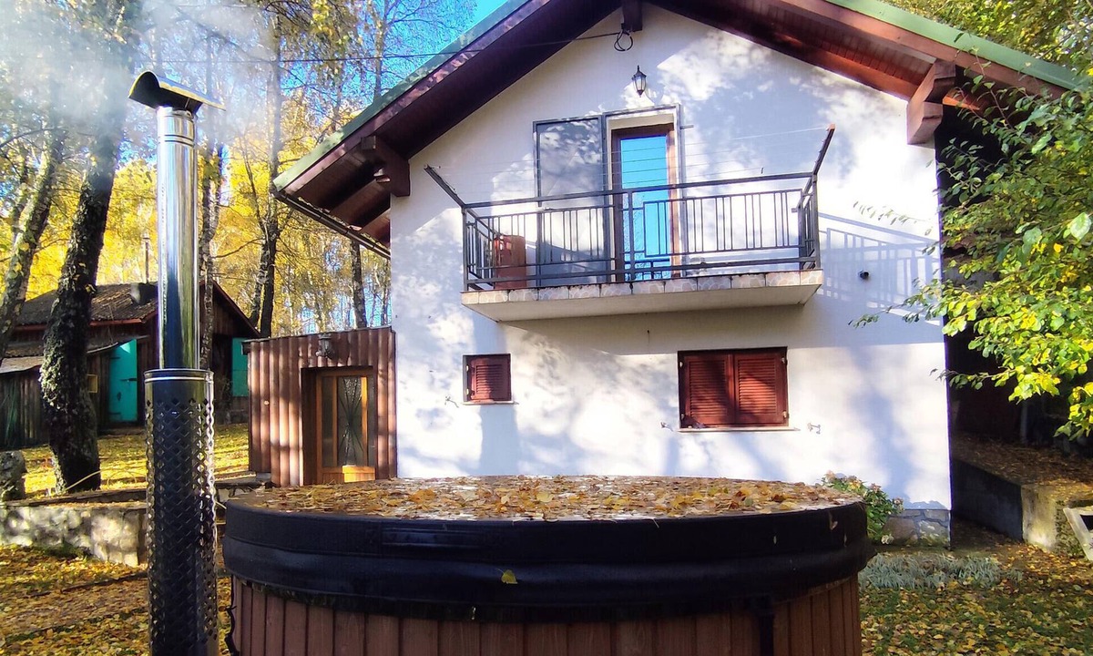 Breze House | Beautiful home in Breze with WiFi