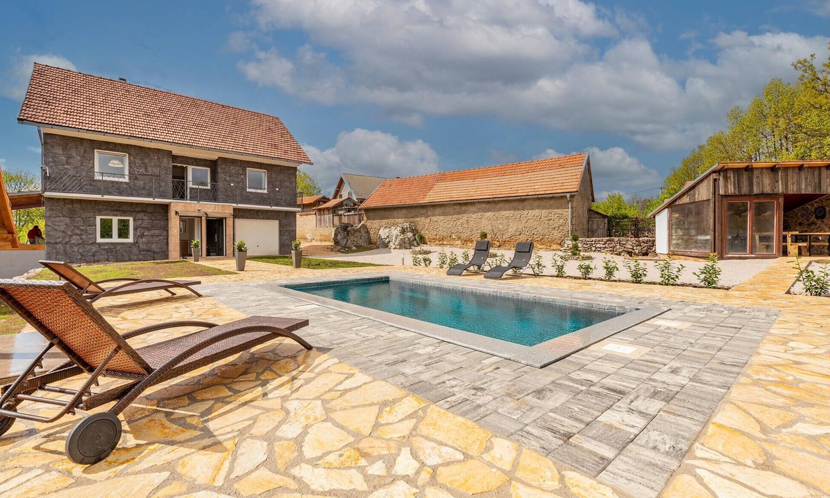 Gracac House | Beautiful home in Gracac