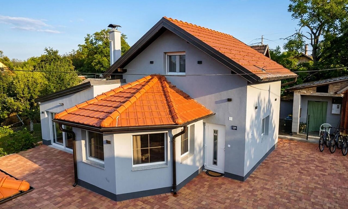 Lonja House | Beautiful home in Gusce with sauna