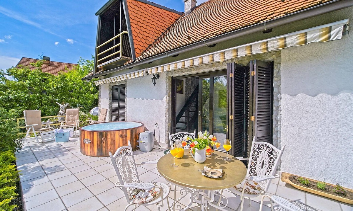 Duga Resa House | Beautiful home in Donji Zvecaj with WiFi