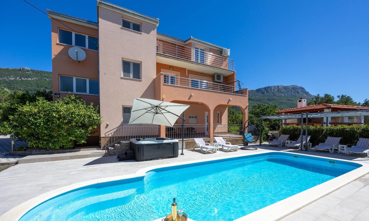 Kastel Luksic House | Beautiful home in Kastel Luksic