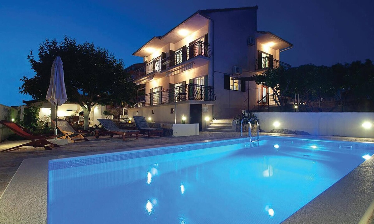 Okrug Gornji House | Beautiful home in Okrug Gornji