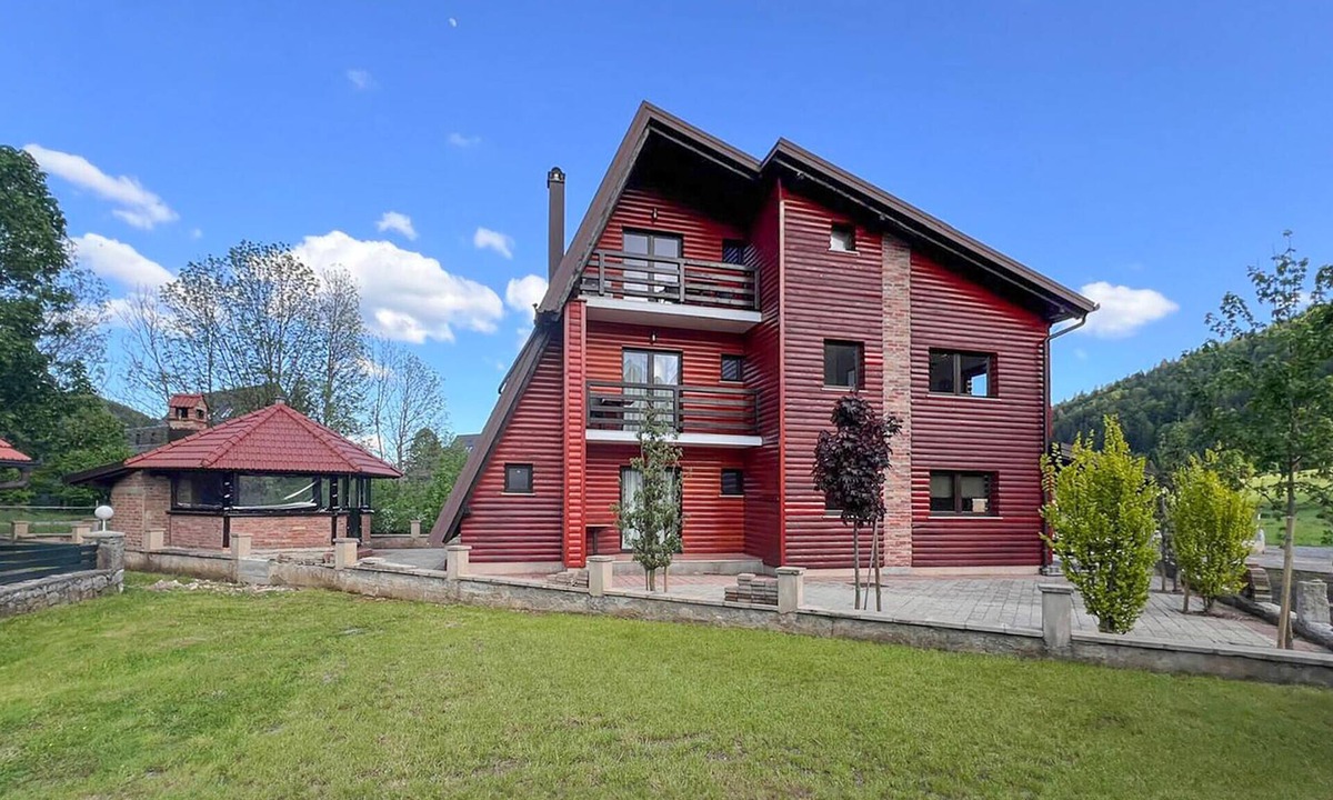Jasenak House | Beautiful home in Jasenak with WiFi