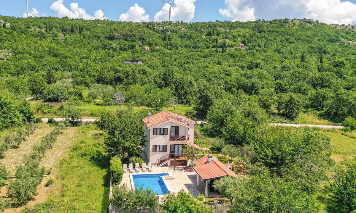 Sestanovac House | Beautiful home in Katuni