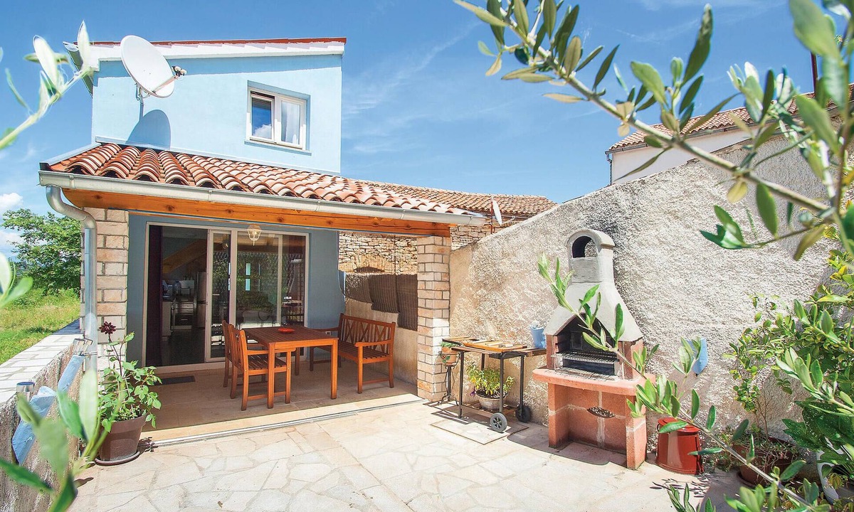 Cokuni House | Beautiful home in Krnica with WiFi