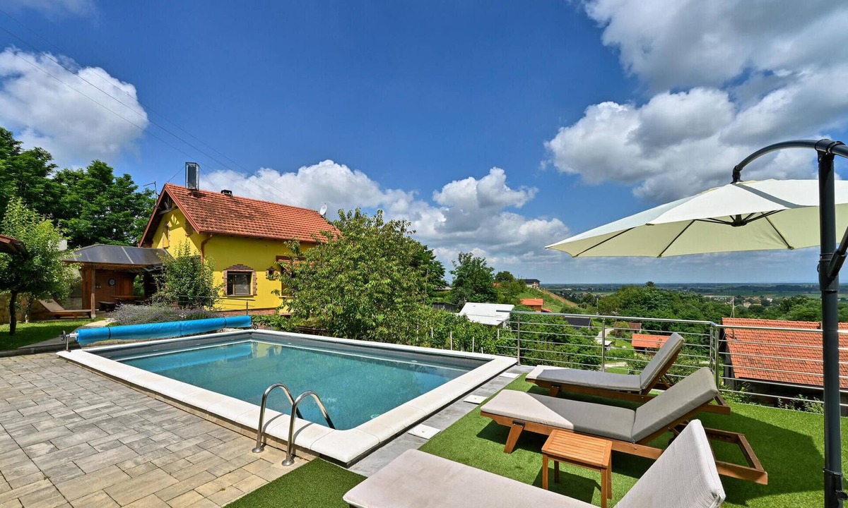 Ludbreg House | Beautiful home in Ludbreg with sauna