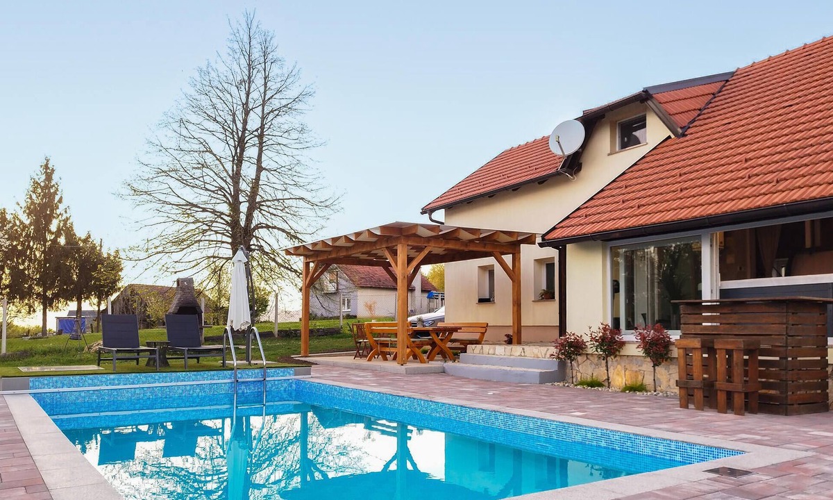 Pregrada House | Beautiful home in Pregrada with kitchen