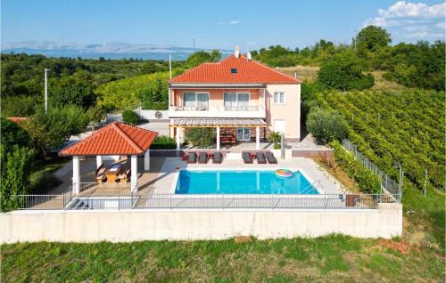 Caporice House | Beautiful Home In Trilj