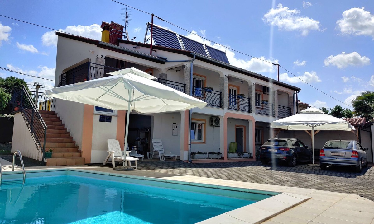 Kosinozici House | Beautiful house with pool and courtyard in a quiet location at Porec