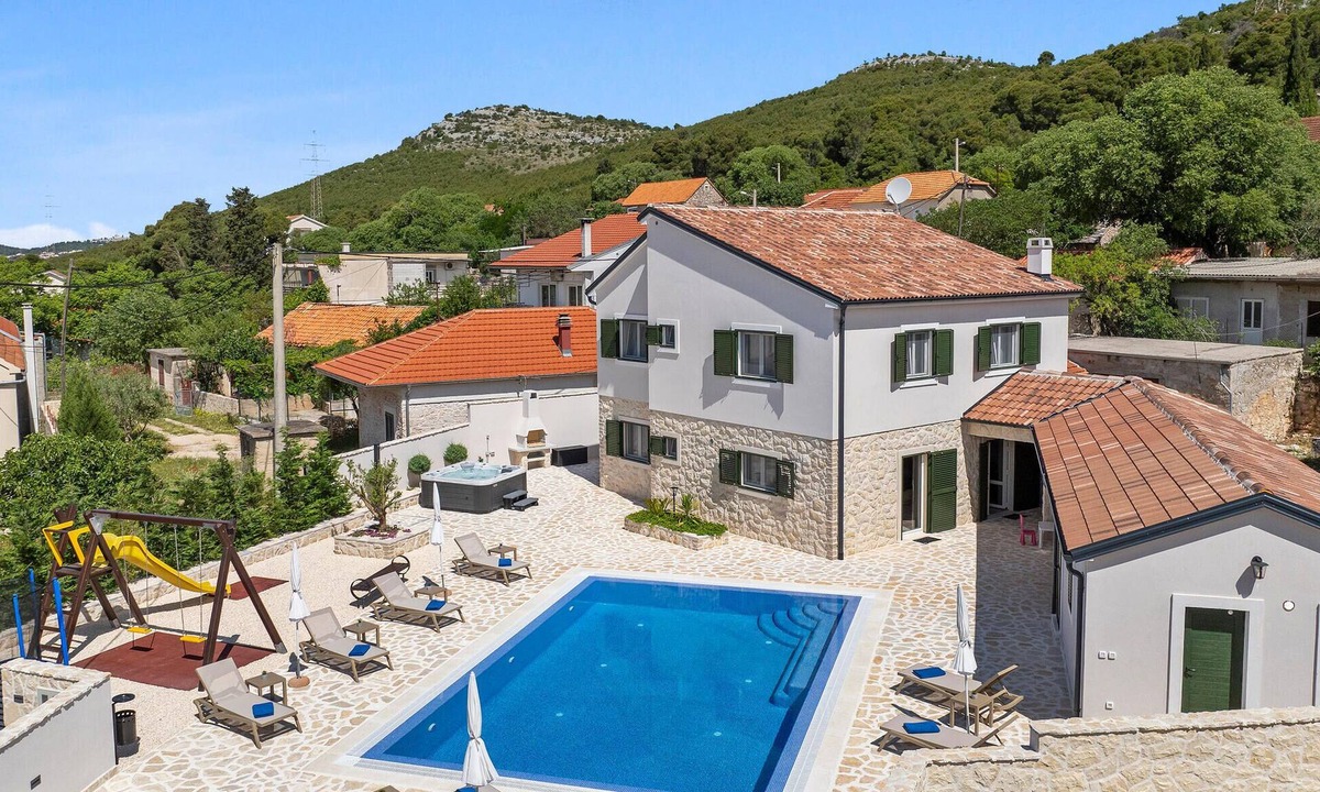 Sibenik House | Beautiful home in Dubrava kod Sibenika with sauna