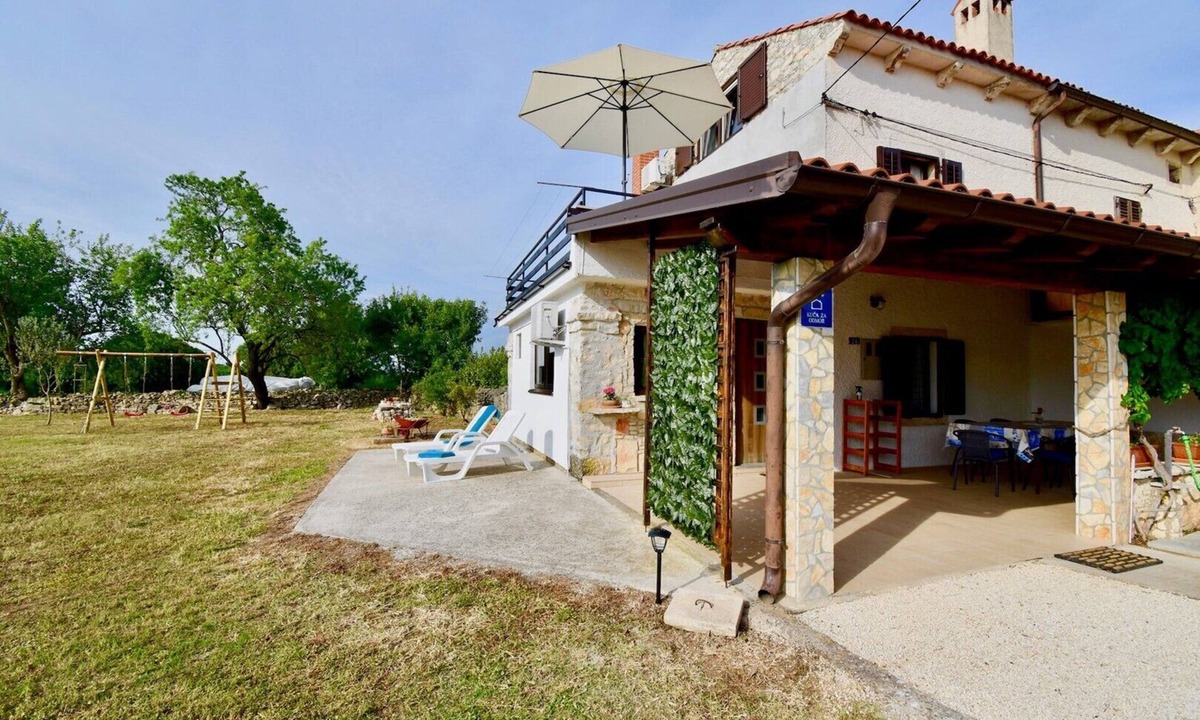 Valtura House | Beautiful Istrian house with big backyard, pet friendly