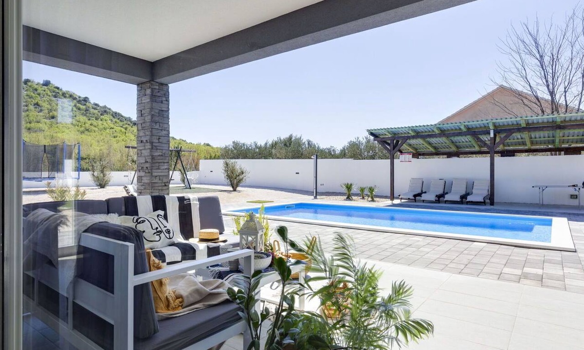 Stankovci House | Beautiful private villa for 8 people with WIFI, private pool, A/C, TV, patio and pets allowed