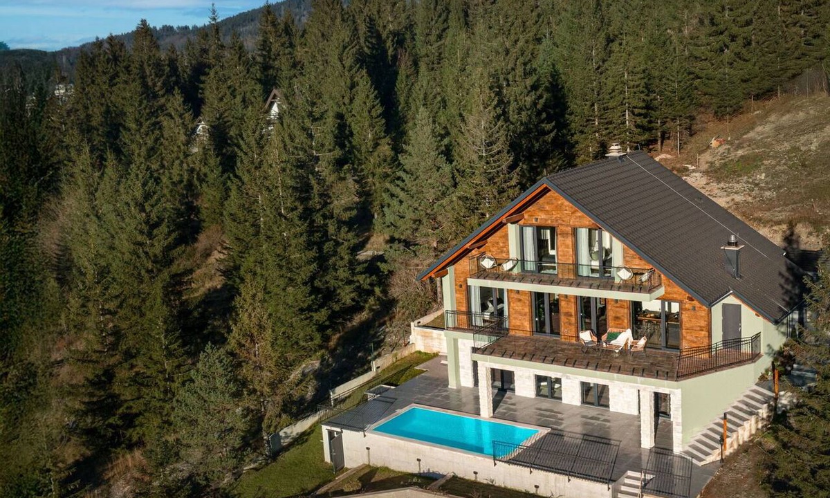 Ravna Gora Villa | Beautiful private villa for 8 people with A/C, hot tub, WIFI, private pool, TV and terrace