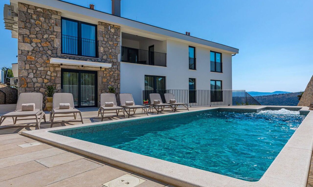 Bribir Villa | Beautiful private villa for 10 people with hot tub, WIFI, private pool, A/C, TV and terrace
