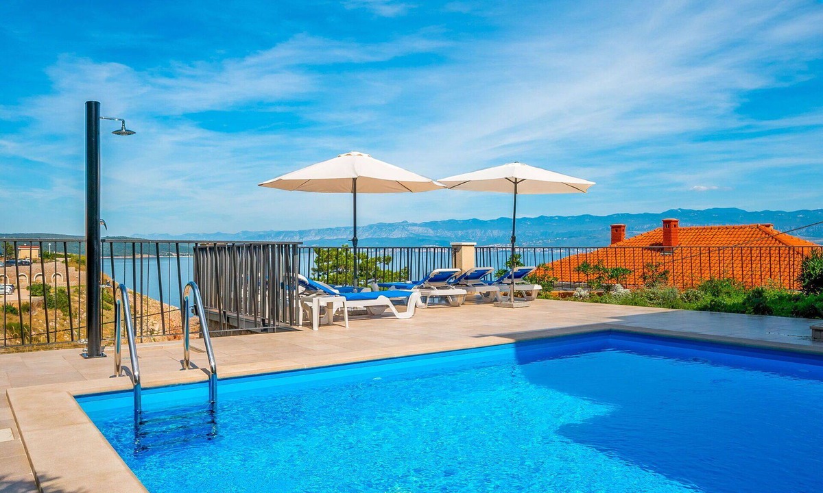 Vrbnik Villa | Beautiful private villa for 6 guests with WIFI, A/C, private pool, TV and terrace