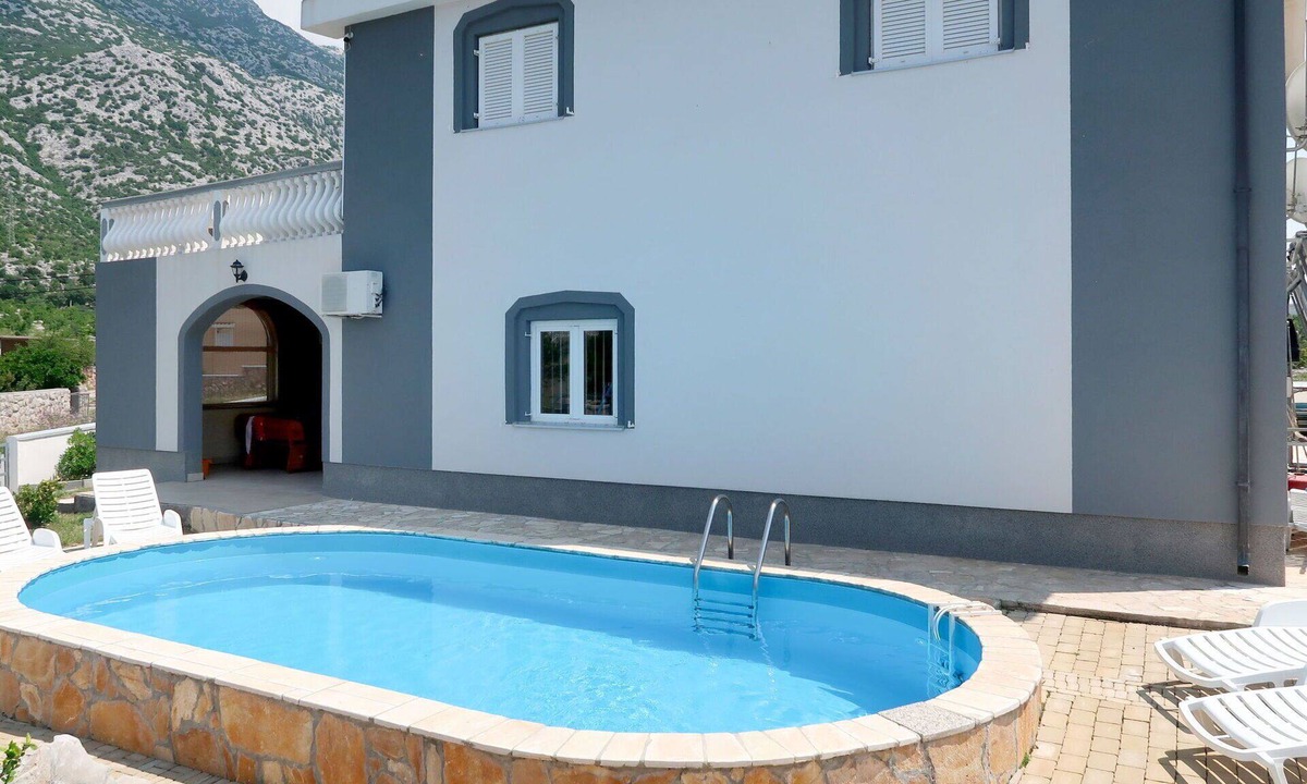 Cesarica House | Beautiful private villa for 12 people with WIFI, private pool, A/C, TV and terrace
