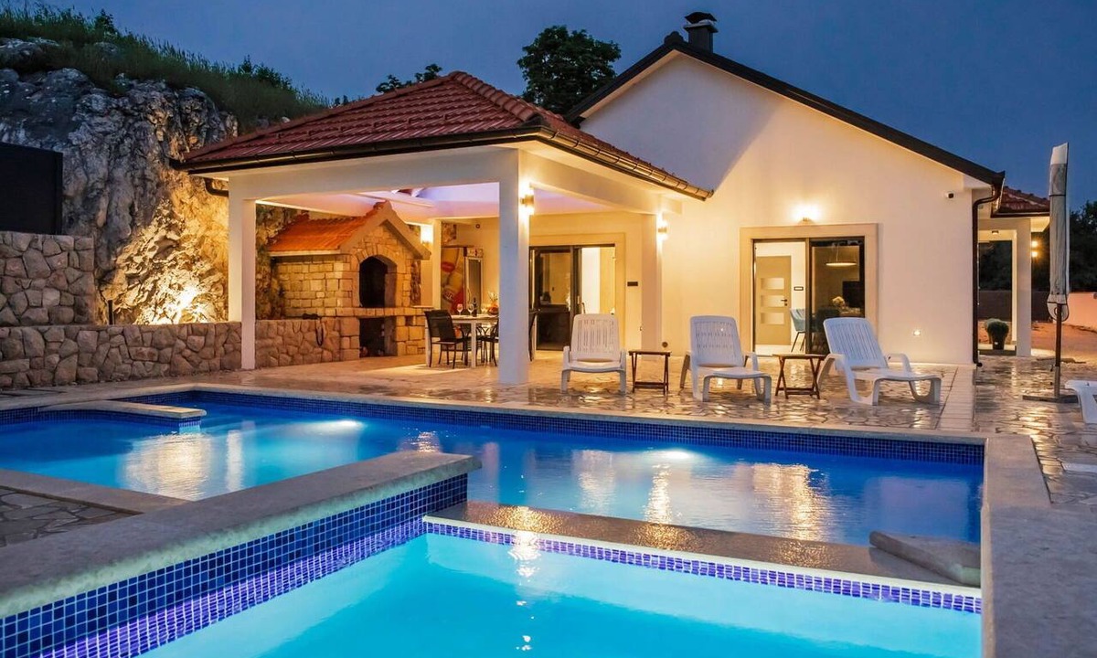 Prolozac House | Beautiful private villa for 10 people with internet, private pool, A/C, TV, terrace and pets all.