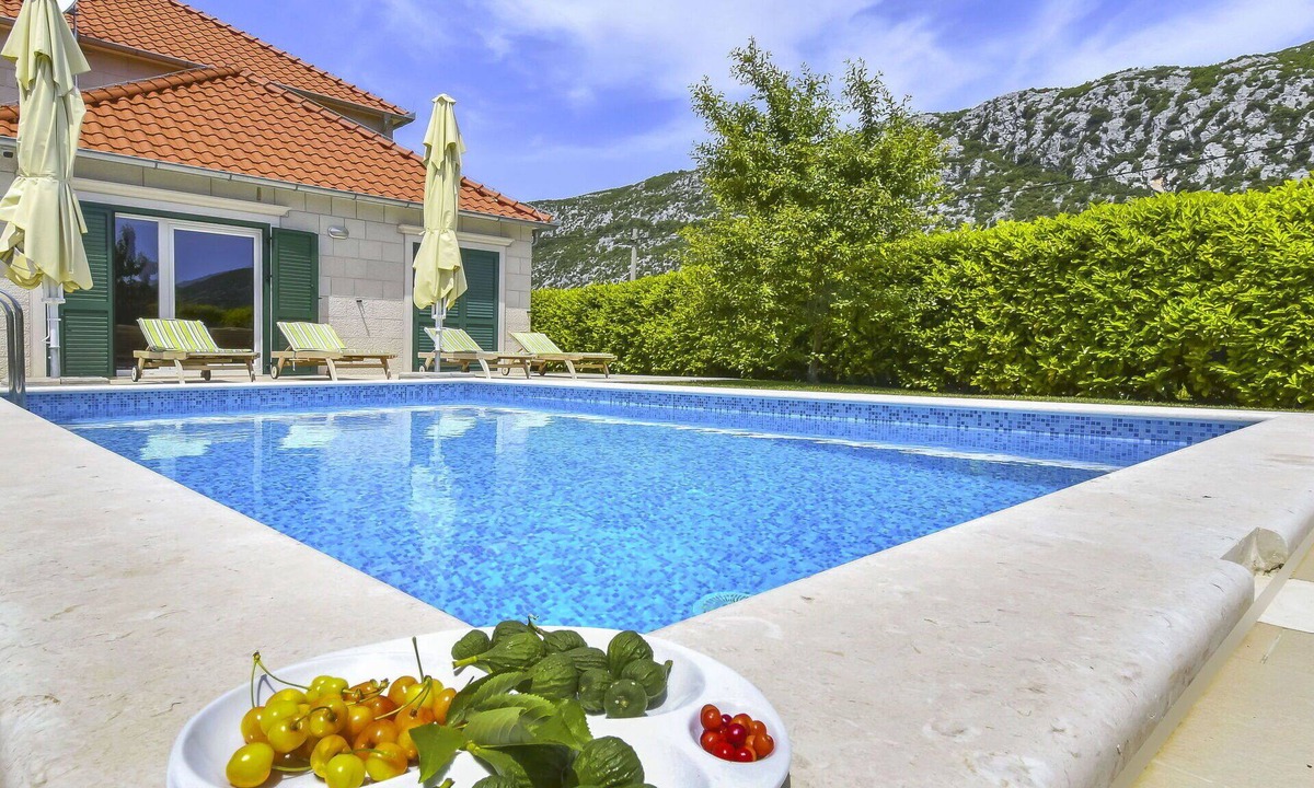 Tucepi House | Beautiful private villa for 6 people with A/C, private pool, WIFI, TV, terrace and parking