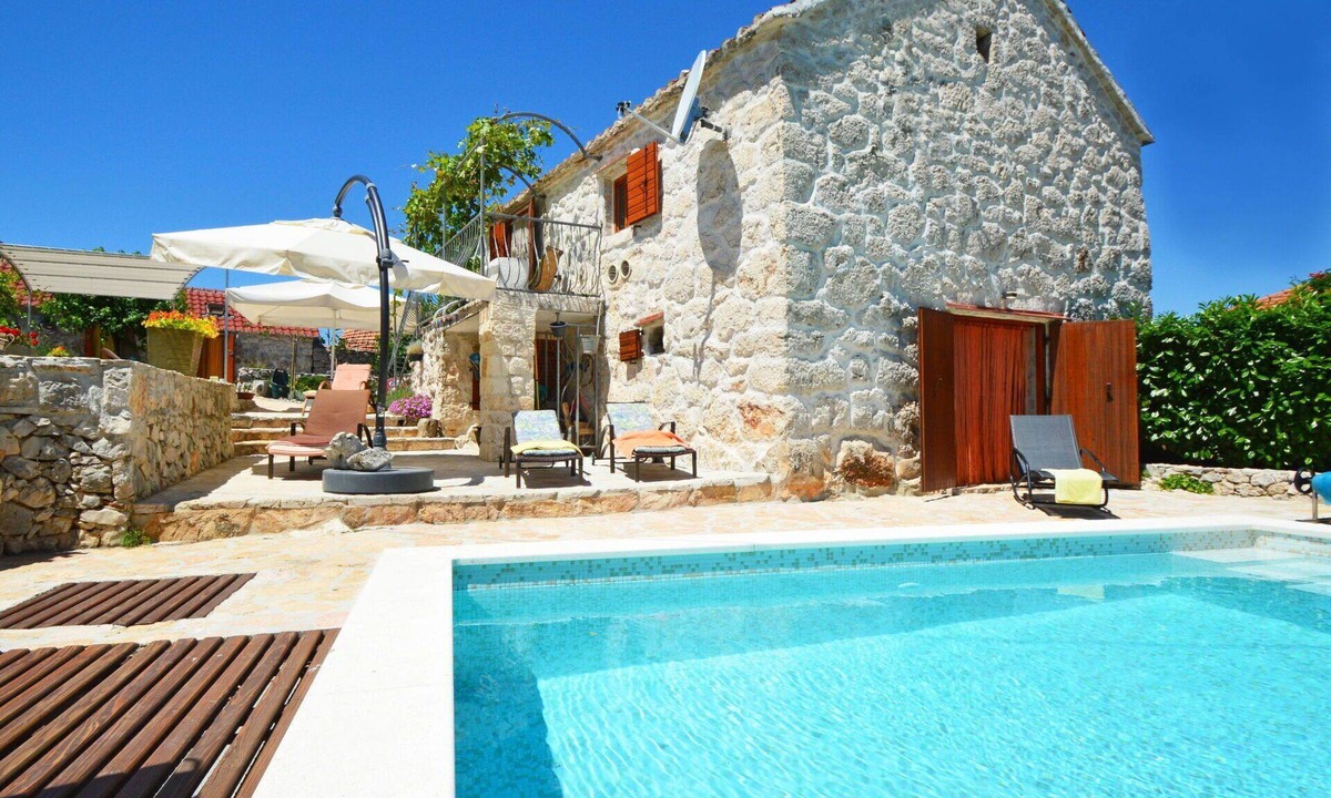 Seget House | Beautiful private villa for 5 guests with A/C, private pool, WIFI, TV, terrace and panoramic view