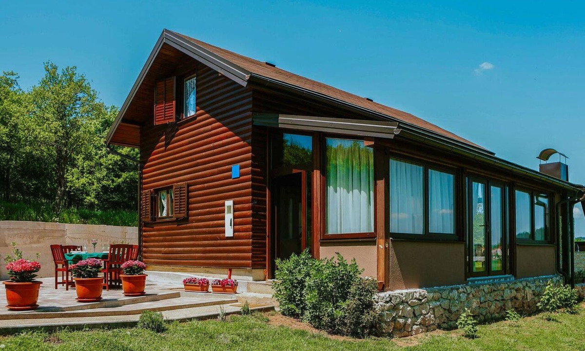 Perusic House | Beautiful private villa for 4 guests with WIFI, TV, terrace and pets allowed