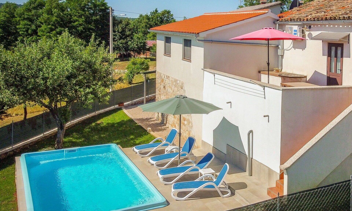 Gracisce House | Beautiful private villa for 6 guests with private pool, A/C, WIFI, TV and terrace