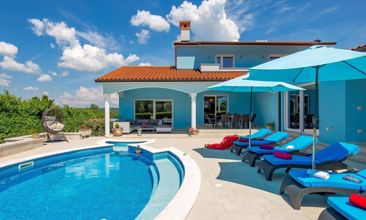 Kapelica House | Beautiful private villa for 8 people with WIFI, private pool, A/C, TV and patio