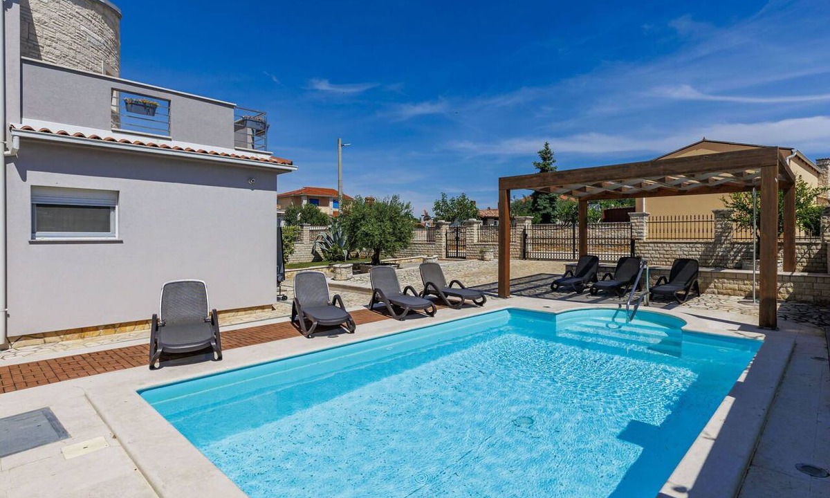 Gajana Villa | Beautiful private villa for 8 people with WIFI, private pool, A/C, TV, terrace and pets allowed