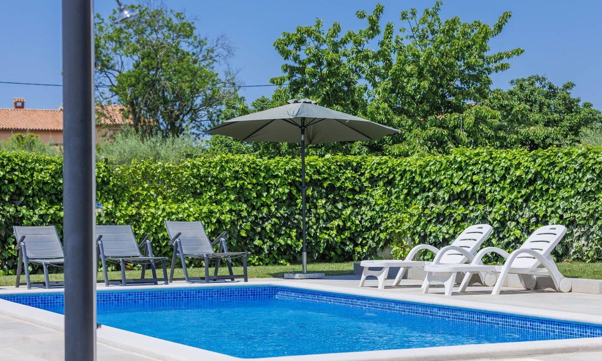 Nova Vas House | Beautiful private villa for 6 people with WIFI, private pool, A/C, TV and terrace