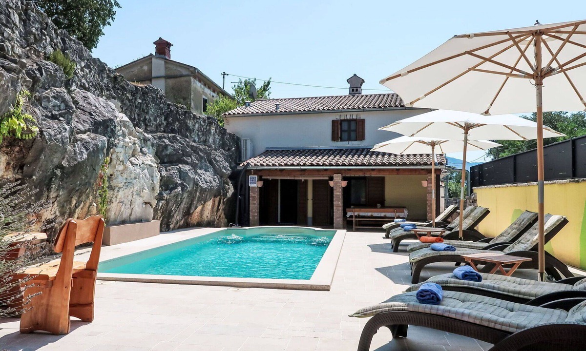 Susnjevica House | Beautiful private villa for 6 people with WIFI, A/C, private pool, TV, terrace and pets allowed